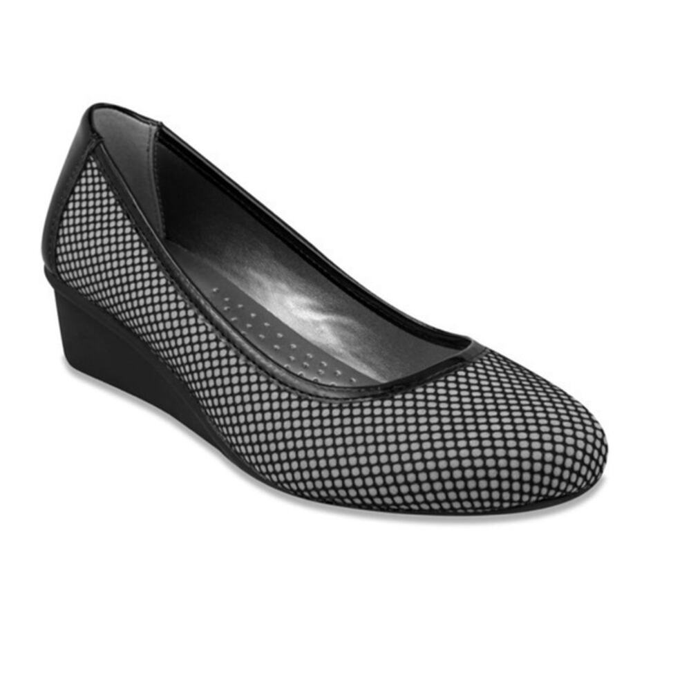 LONDON FOG Chester Neoprene Dress Wedge Size 8 NEW # Box 540